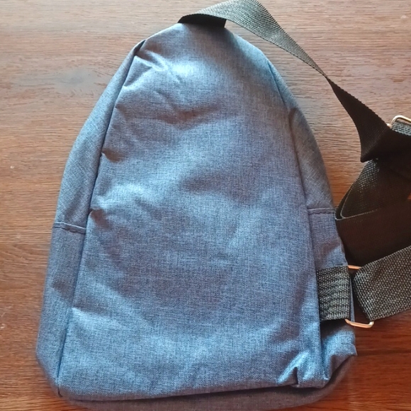 Small Sling Bag For Women Men Casual Crossbody Sling Backpack - Picture 2 of 3